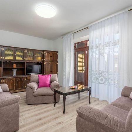 Apartment Lazzarich With Terrace 포레치 외부 사진