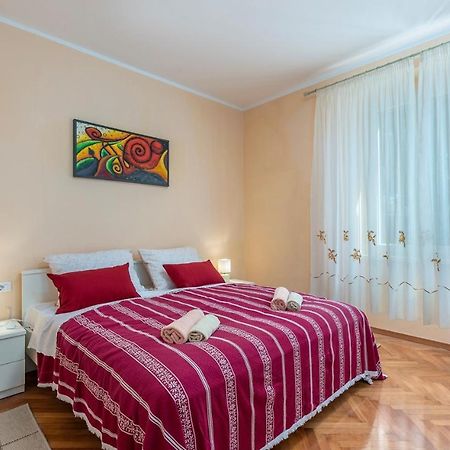 Apartment Lazzarich With Terrace 포레치 외부 사진