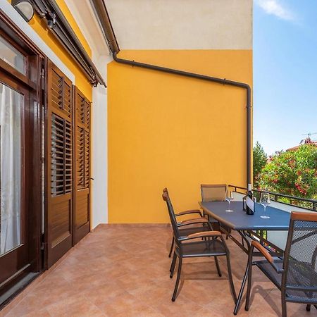 Apartment Lazzarich With Terrace 포레치 외부 사진