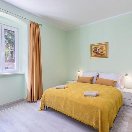 Apartment Lazzarich With Terrace 포레치 외부 사진
