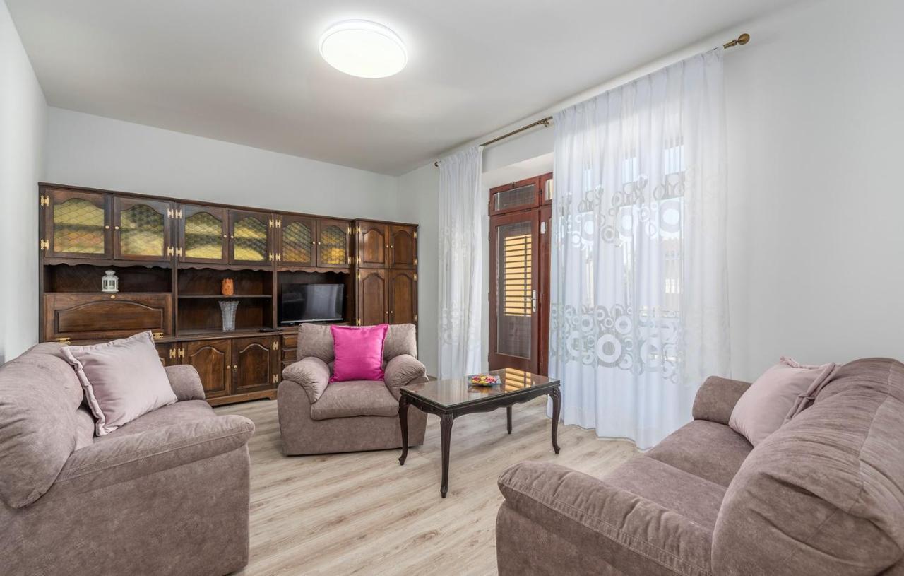 Apartment Lazzarich With Terrace 포레치 외부 사진