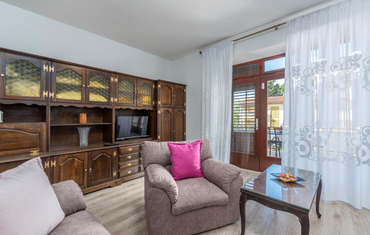 Apartment Lazzarich With Terrace 포레치 외부 사진