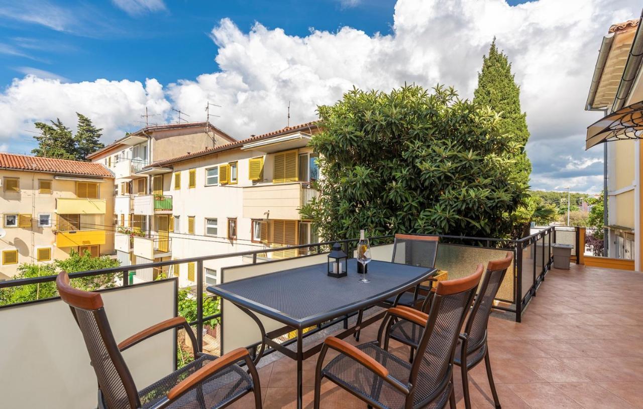 Apartment Lazzarich With Terrace 포레치 외부 사진