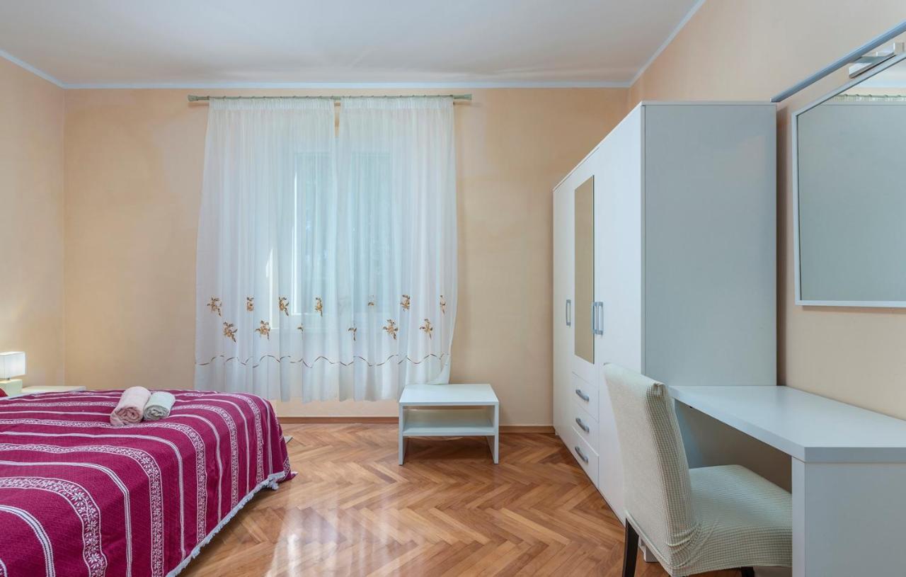 Apartment Lazzarich With Terrace 포레치 외부 사진