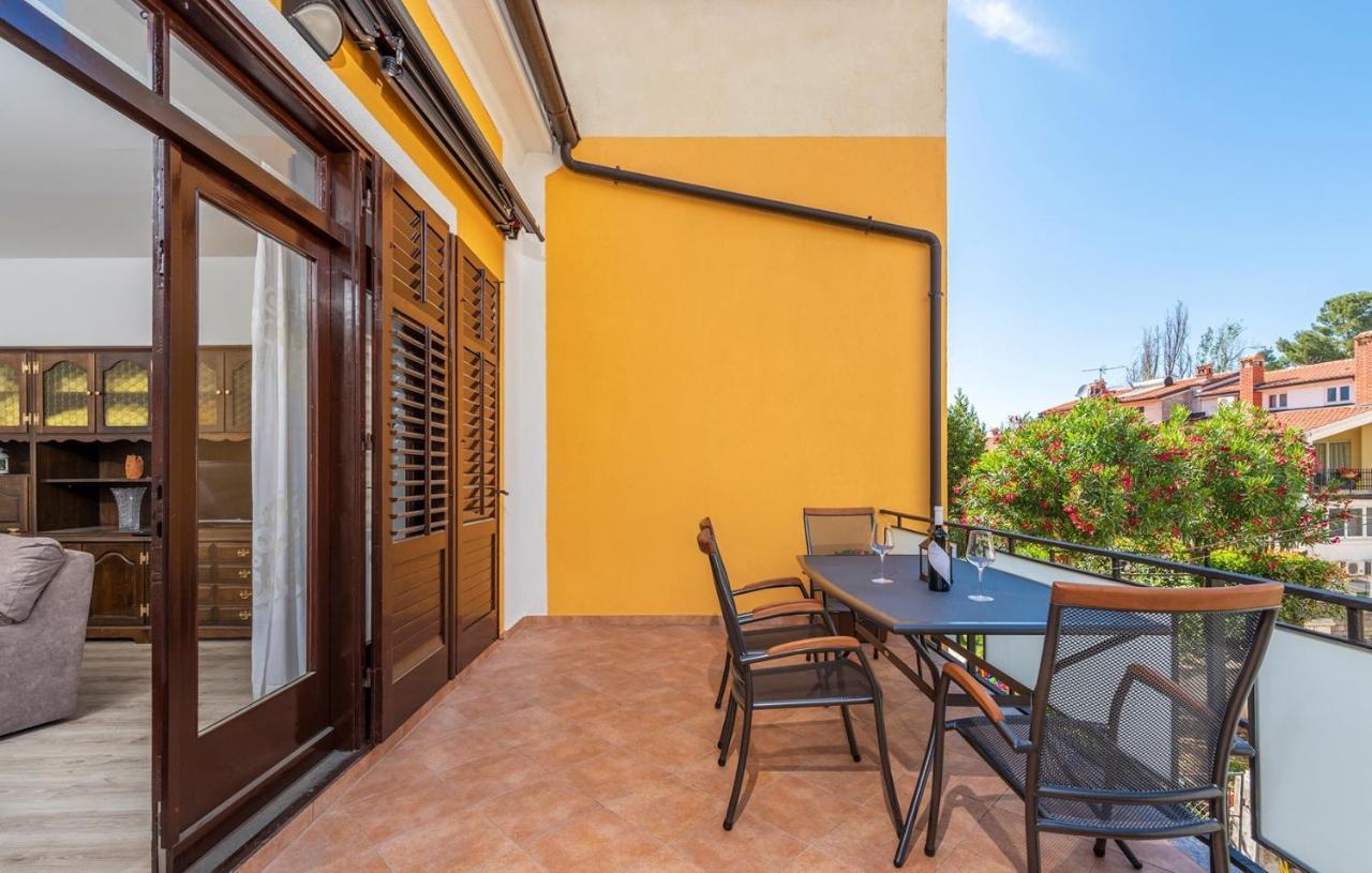 Apartment Lazzarich With Terrace 포레치 외부 사진