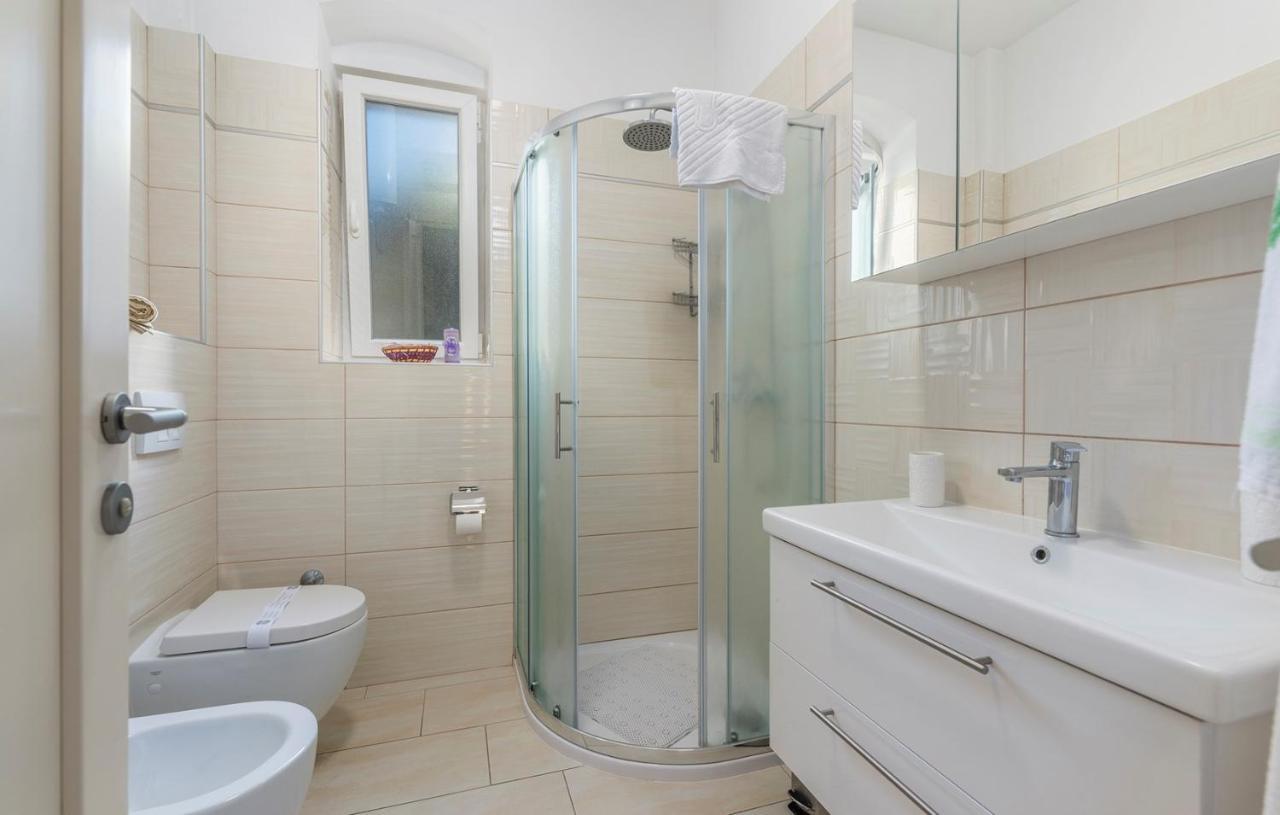 Apartment Lazzarich With Terrace 포레치 외부 사진