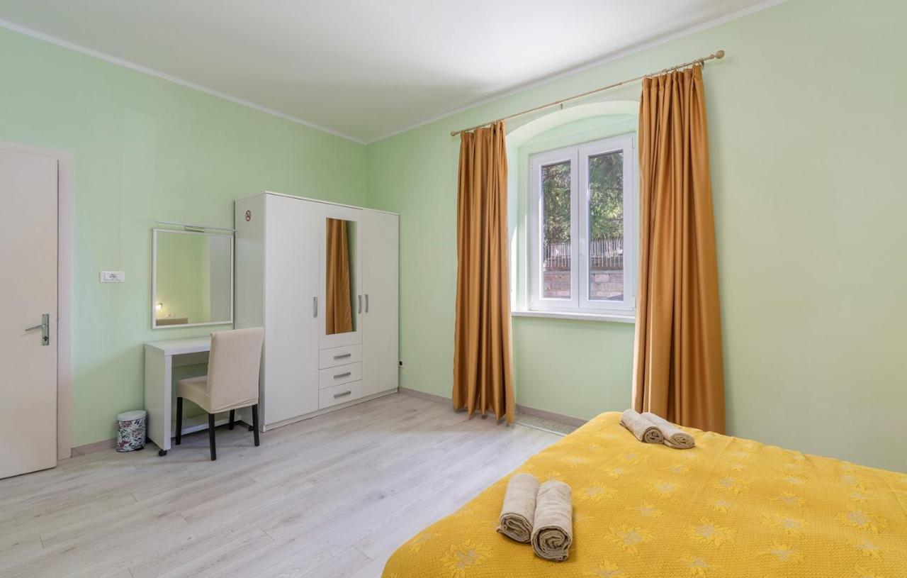 Apartment Lazzarich With Terrace 포레치 외부 사진