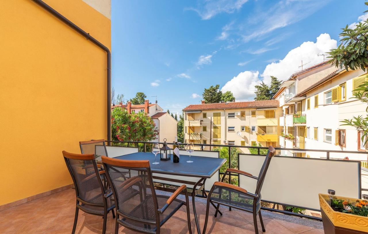 Apartment Lazzarich With Terrace 포레치 외부 사진